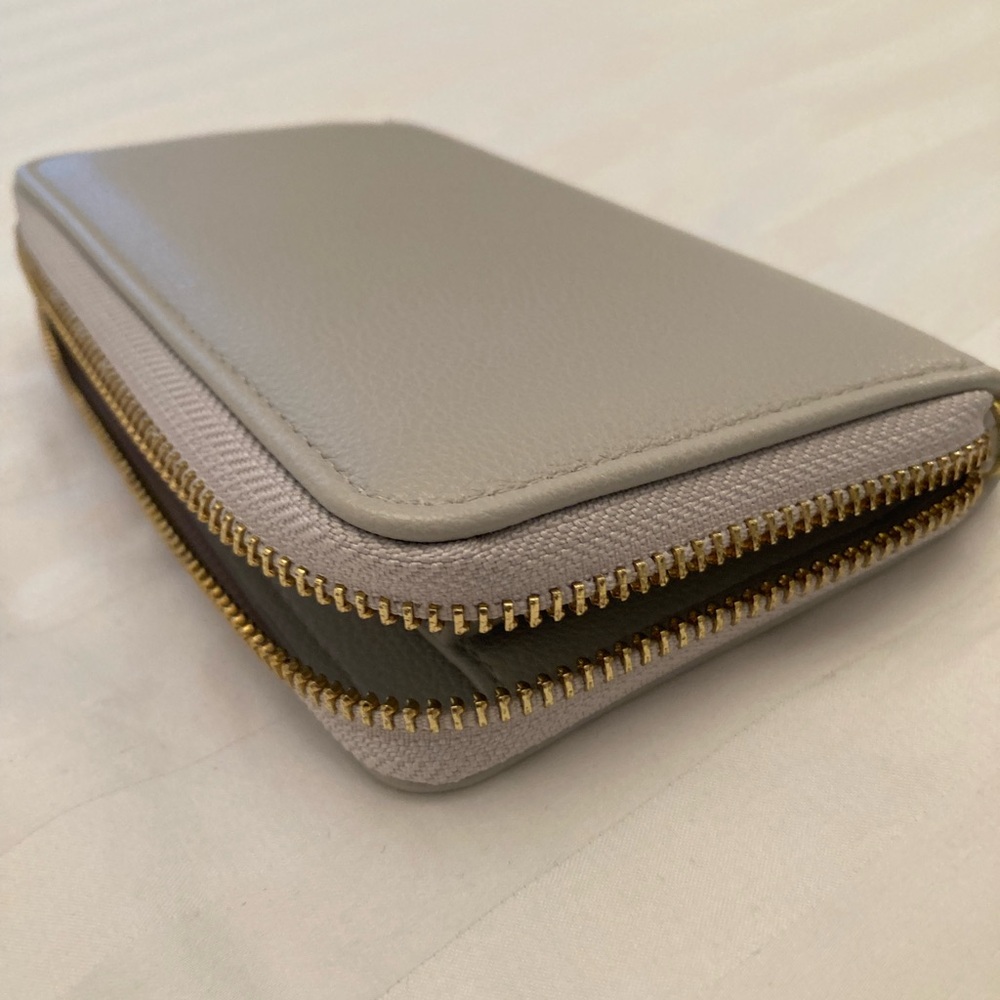 VEGAN LEATHER WRISTLET


GREY VEGAN LEATHER WALLET/WRISTLET by Boon Supply